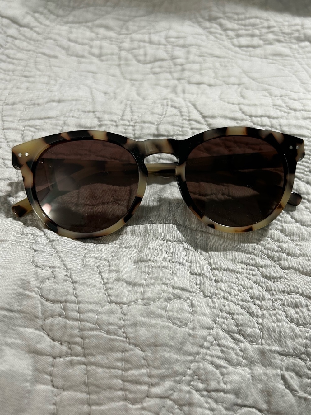 WMP Women’s Tate Tortoiseshell Round Sunglasses - Brown Lenses